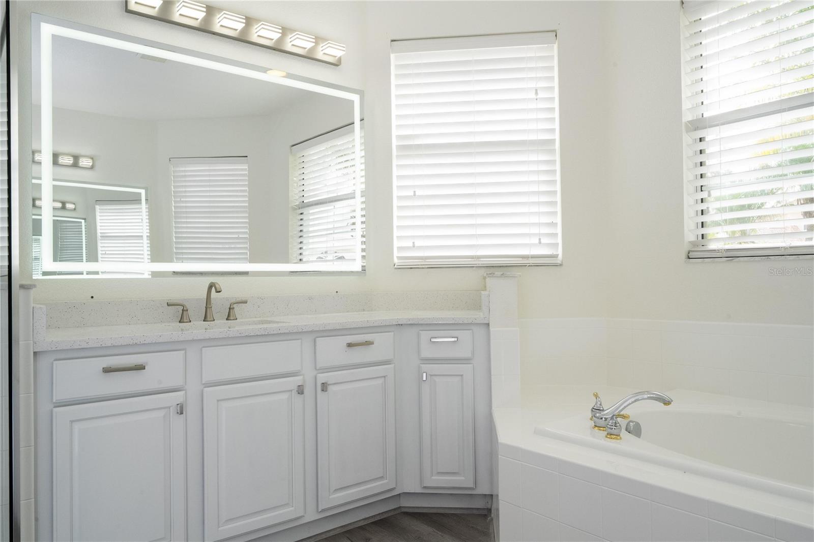 BELLALAGO PH 4P - Residential