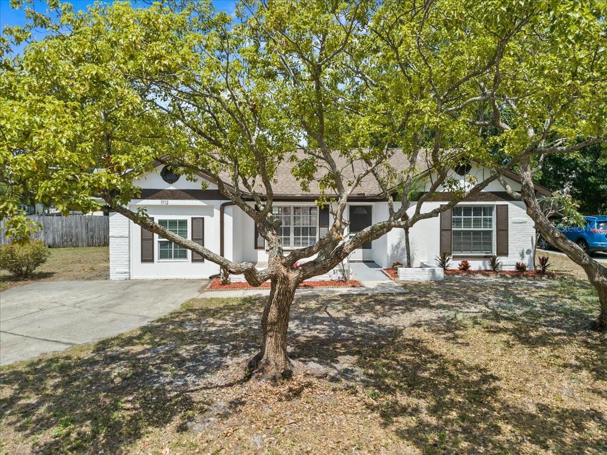 1912 CASTLE BAY COURT