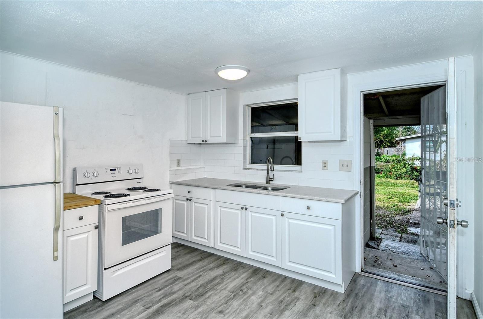LILLYS SUB - Residential Lease