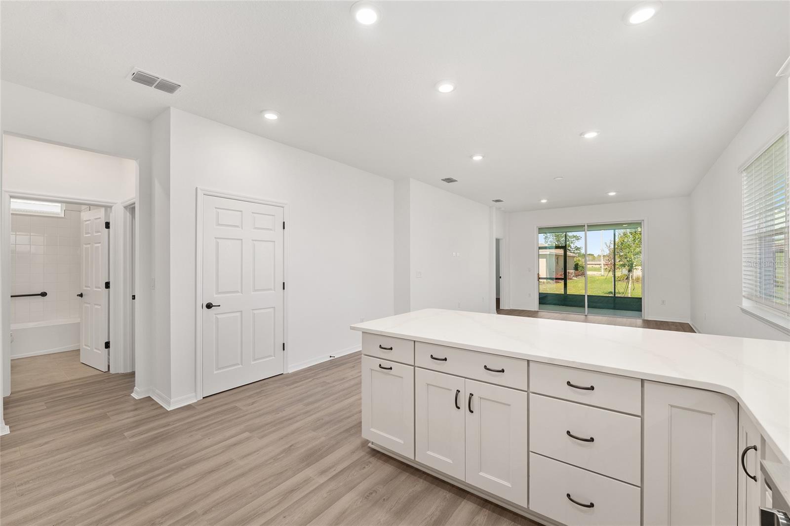 ON TOP OF THE WORLD - Residential