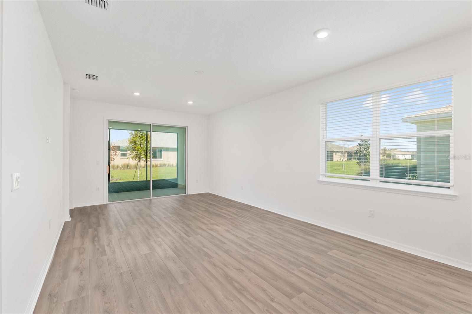 ON TOP OF THE WORLD - Residential