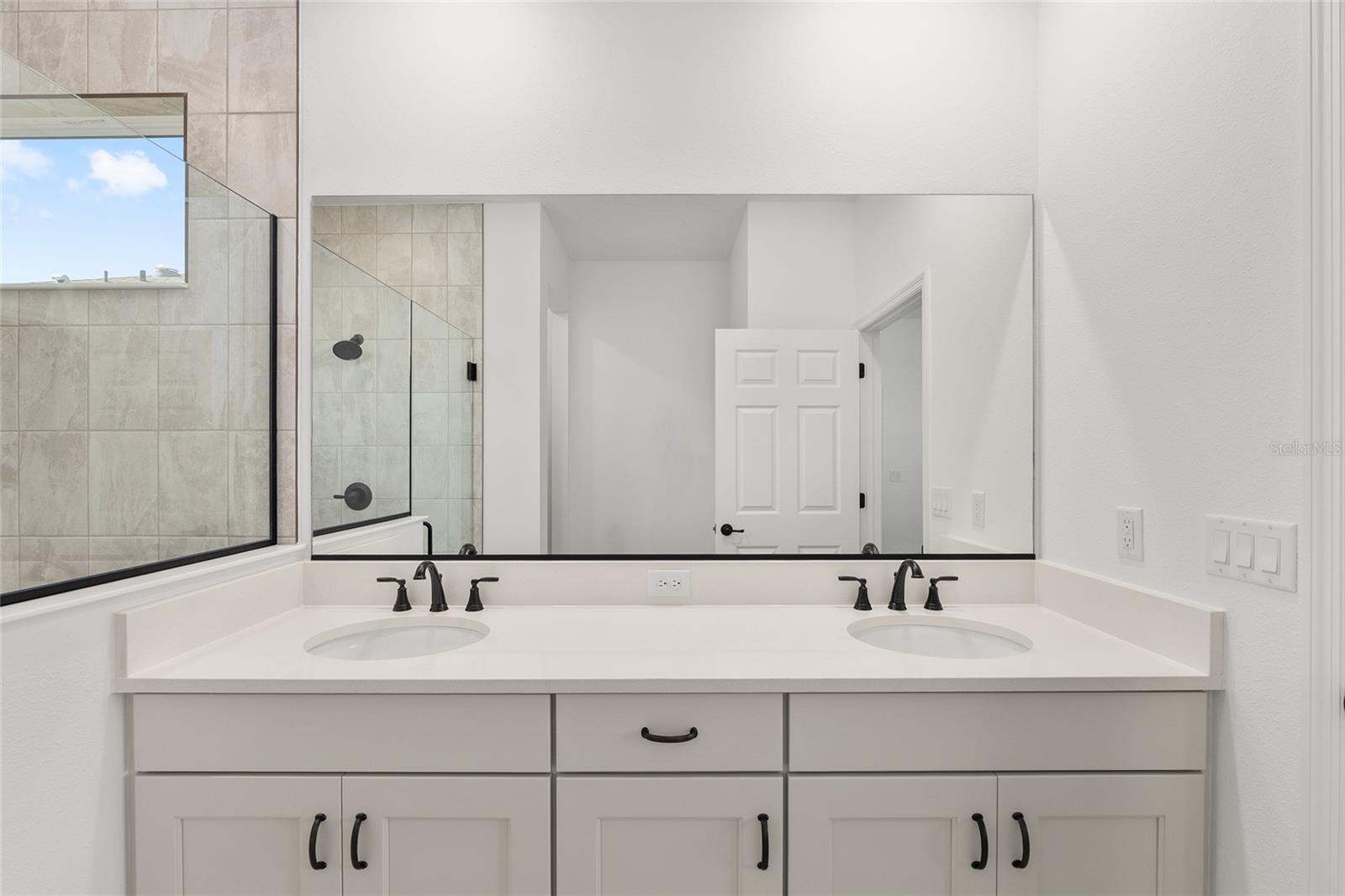 ON TOP OF THE WORLD - Residential