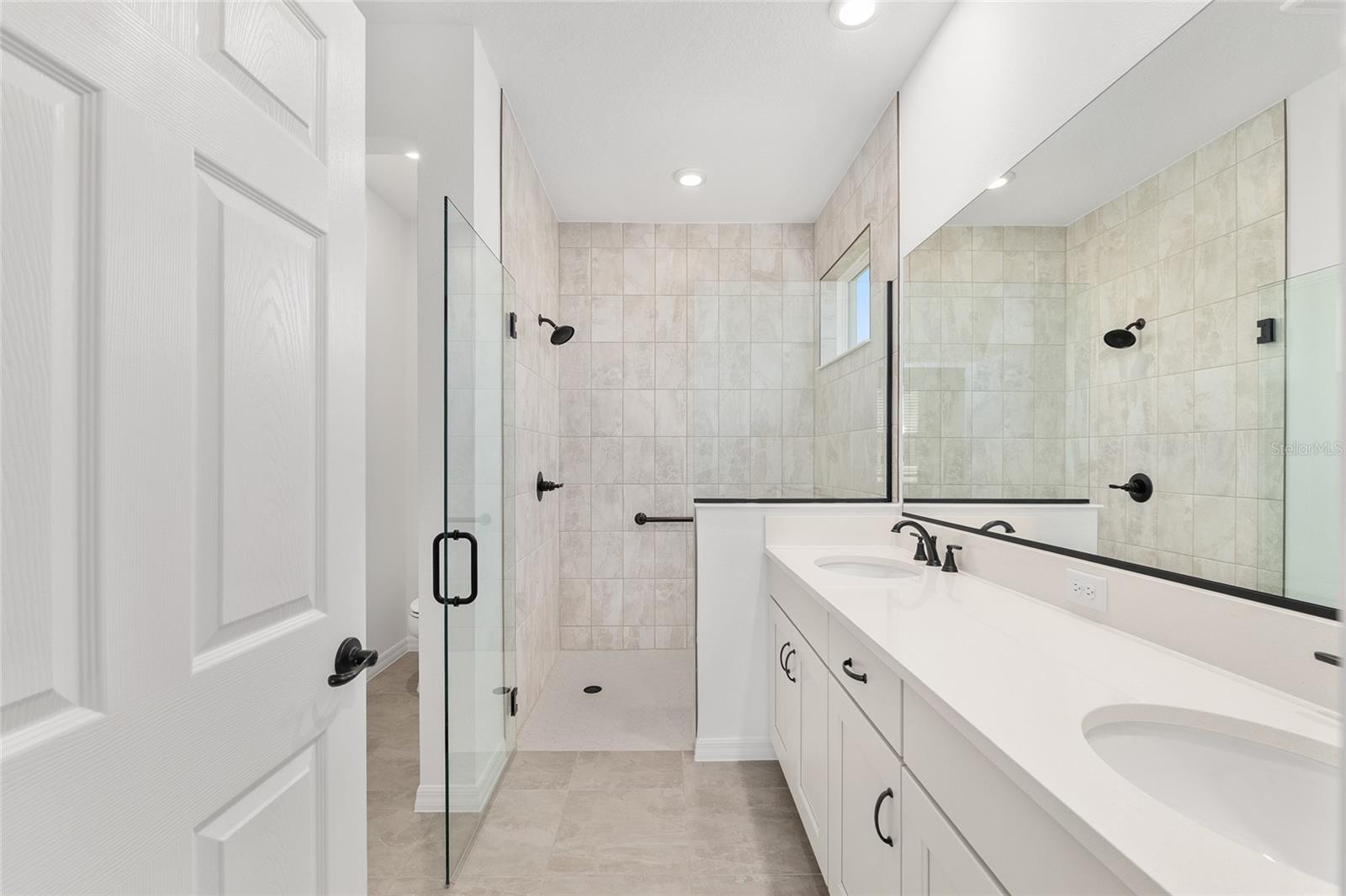 ON TOP OF THE WORLD - Residential