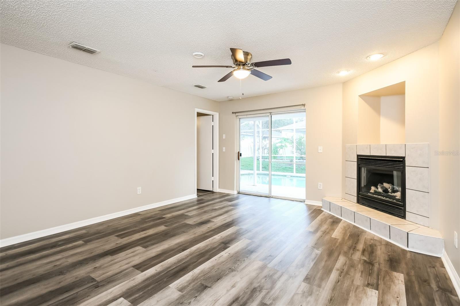 2216 HEATHWOOD CIRCLE