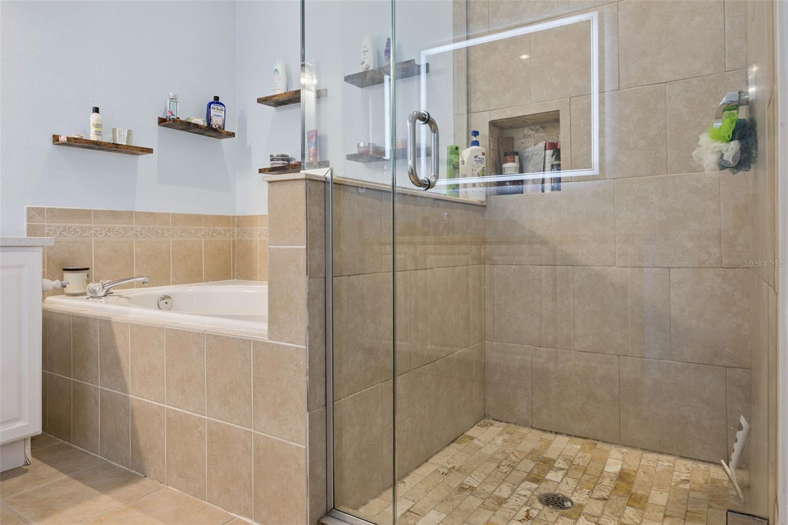 HIGHLANDER ESTATES - Residential