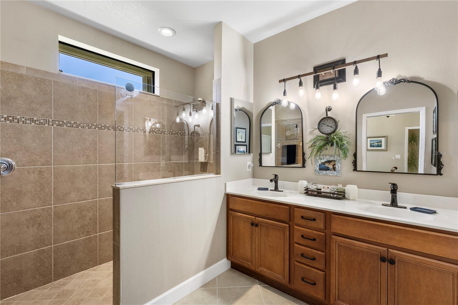 VENETIAN FALLS PH 2 - Residential