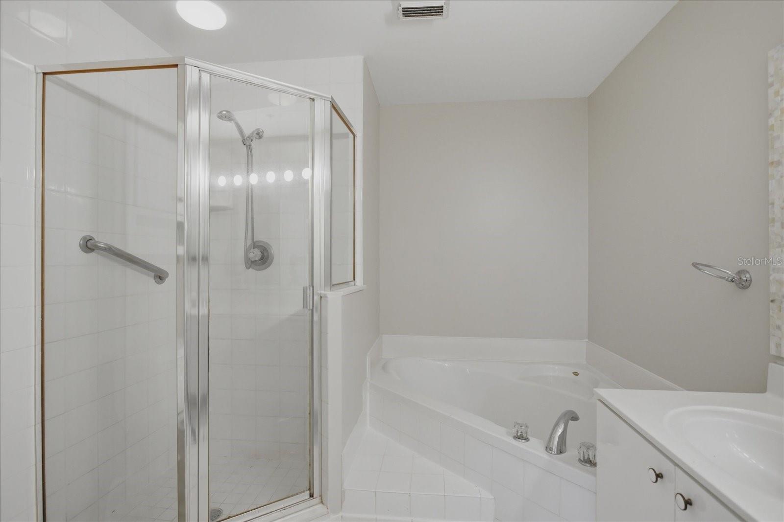 BOUCHELLE ISLAND CONDOMINIUM - Residential