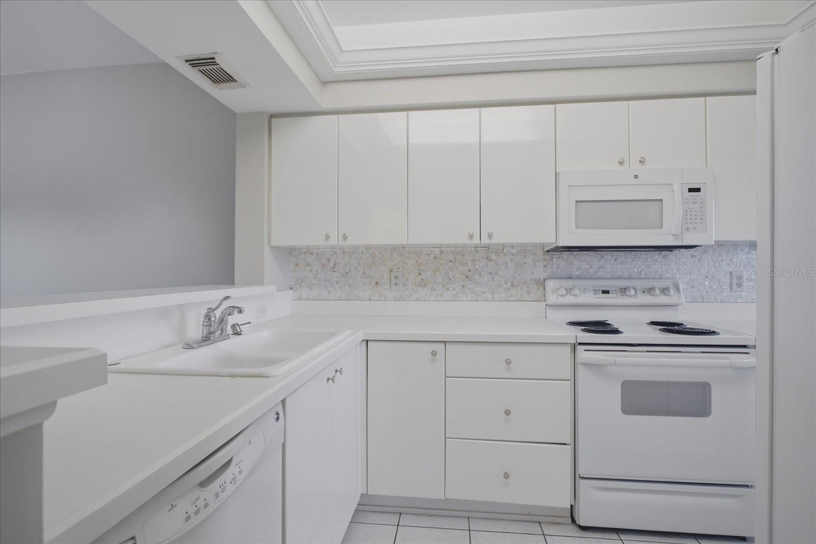 BOUCHELLE ISLAND CONDOMINIUM - Residential