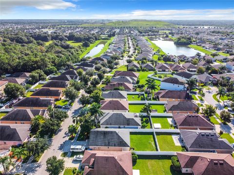 A home in WIMAUMA