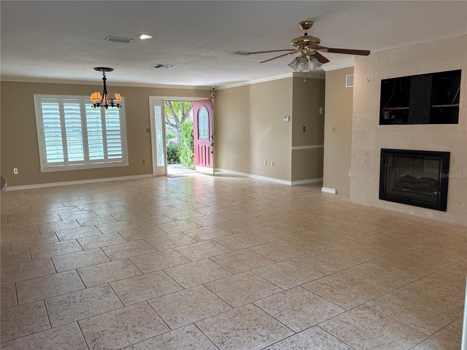 1813 ORANGE HILL DRIVE