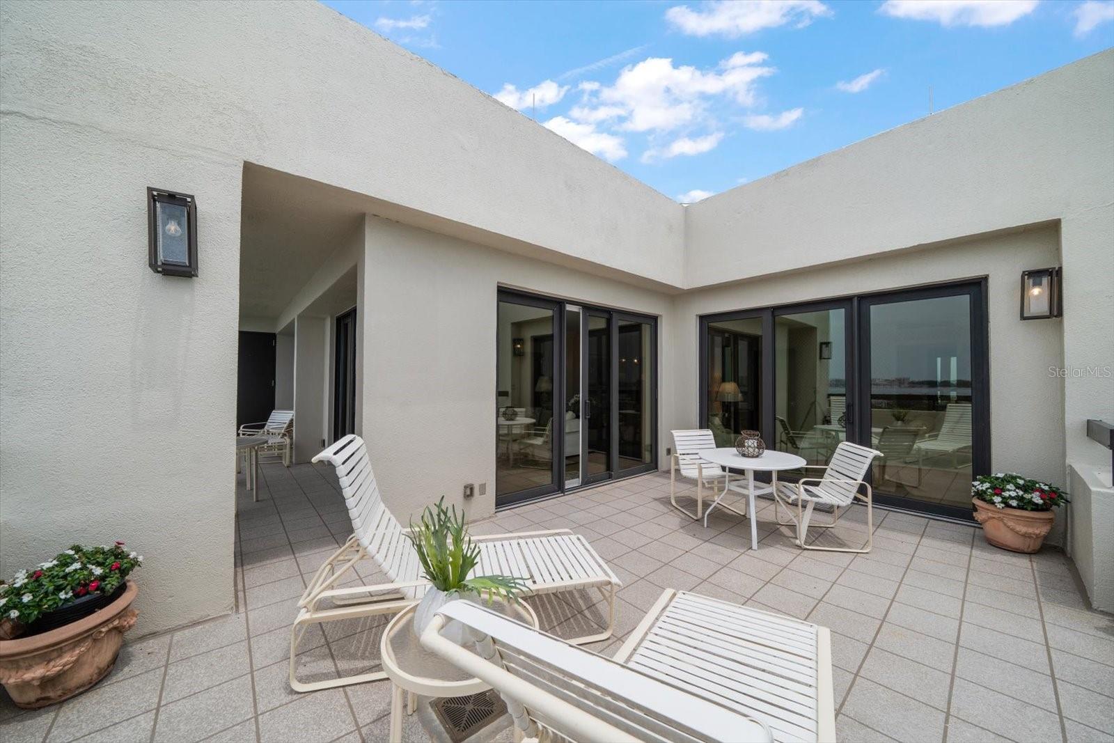 4 BELLEVIEW BOULEVARD 802