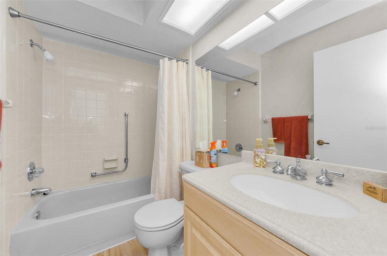 CHATEAU VILLAGE CONDO 05 - Residential