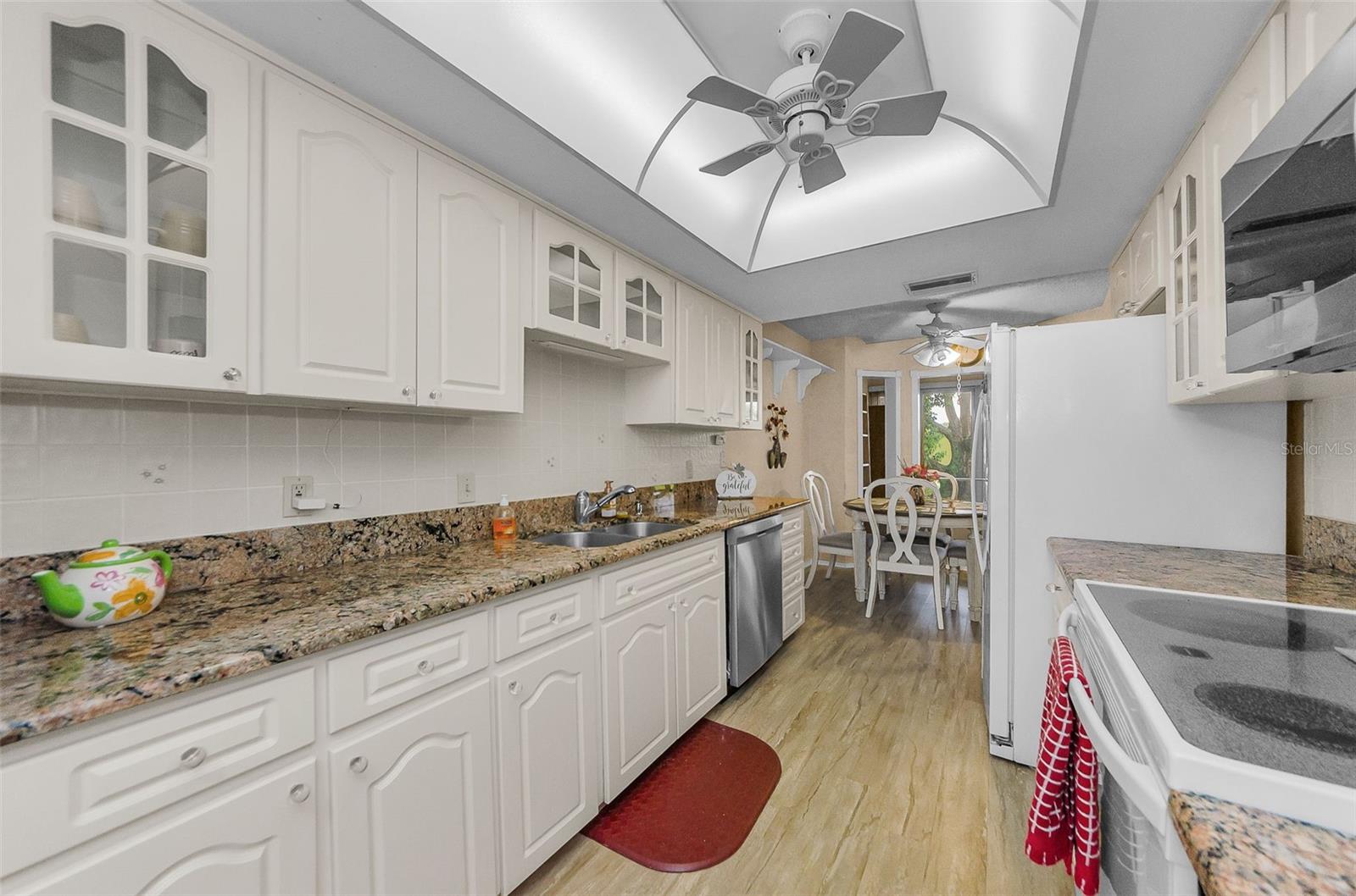 CHATEAU VILLAGE CONDO 05 - Residential