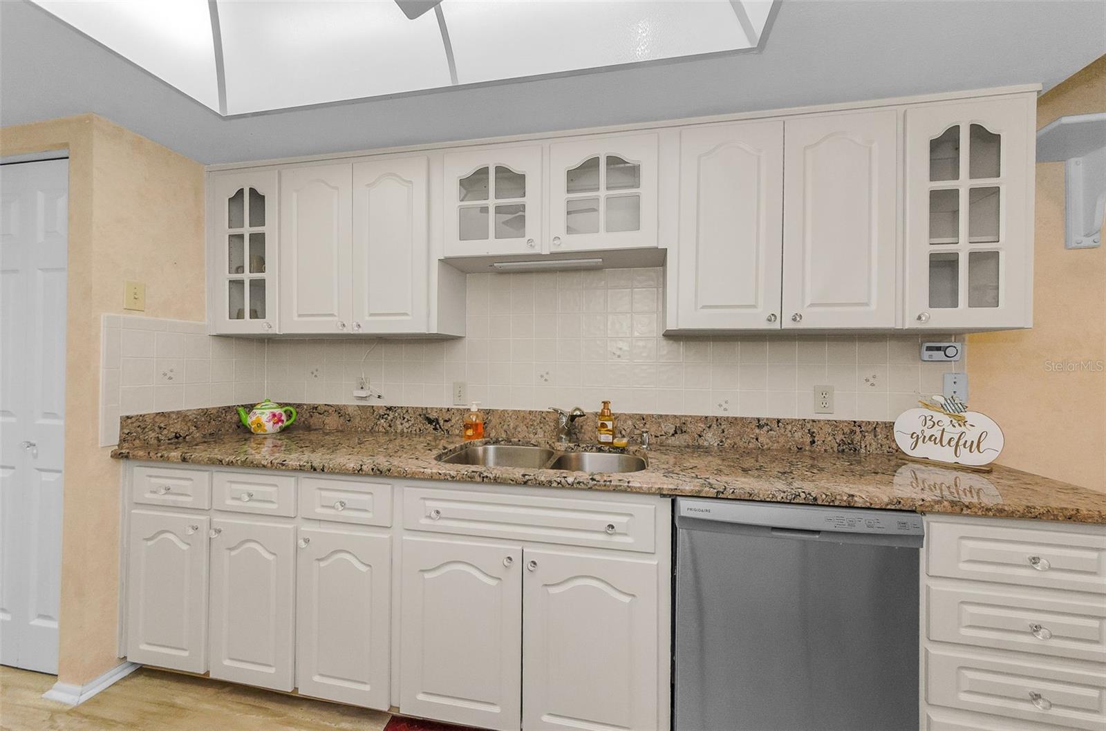 CHATEAU VILLAGE CONDO 05 - Residential