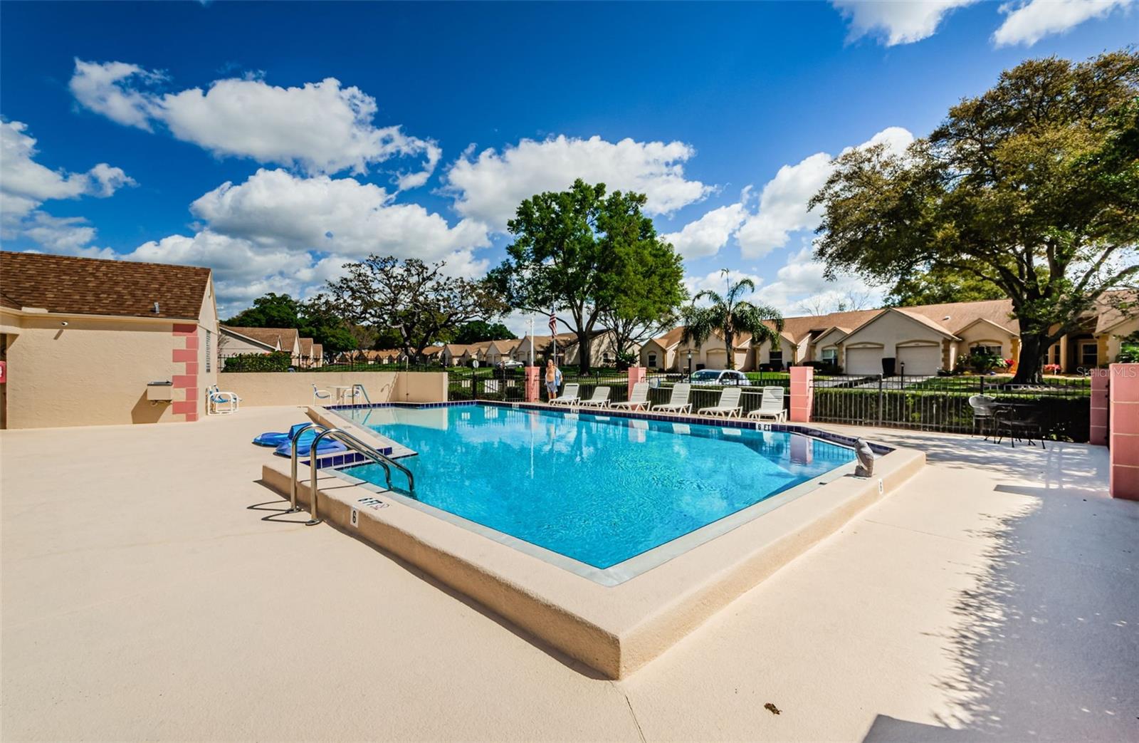 CHATEAU VILLAGE CONDO 05 - Residential