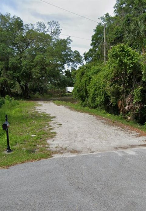6750 CREEK DRIVE E TAMPA FL 33615