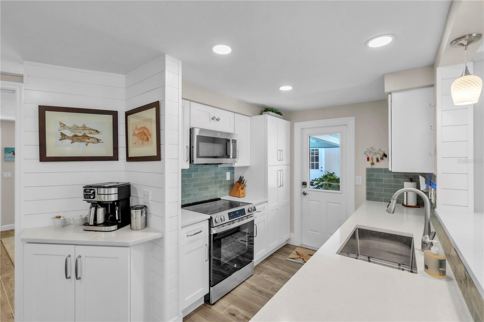 HOLMES BEACH 33RD UNIT - Residential