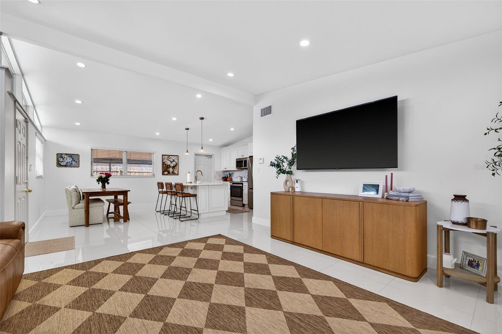 4905 N MENDENHALL DRIVE