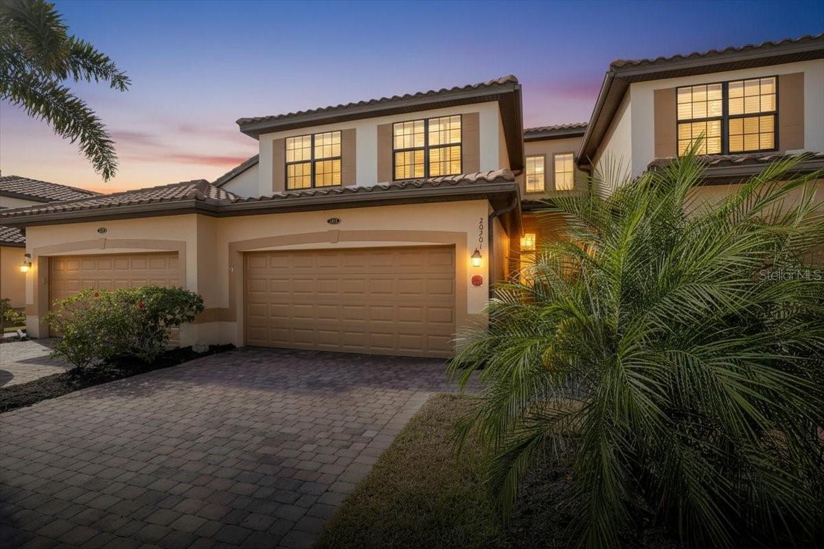 COACH HOMES 1 AT GRAN PARADISO - Residential