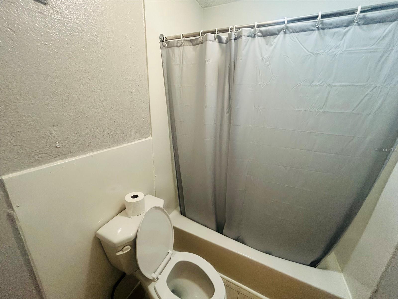 SANDLAKE COURTYARDS CONDO 5901/3515 - Residential Lease