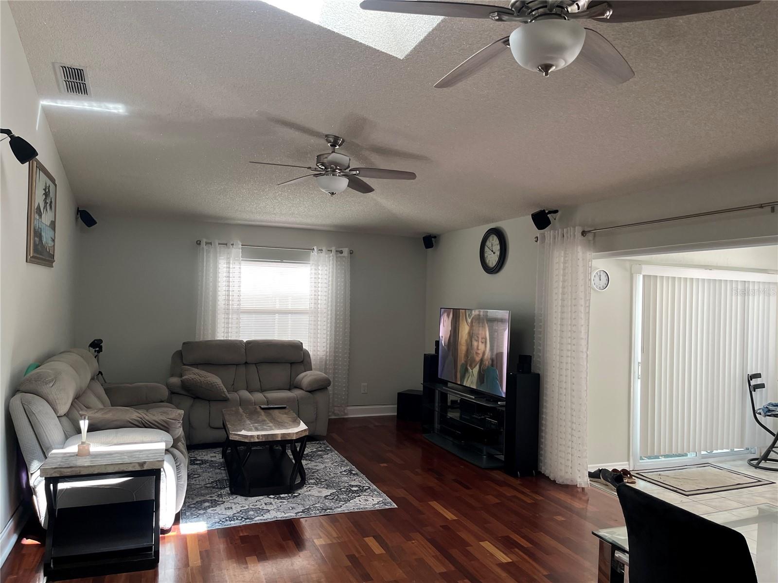 5561 W MAGNOLIA AVENUE