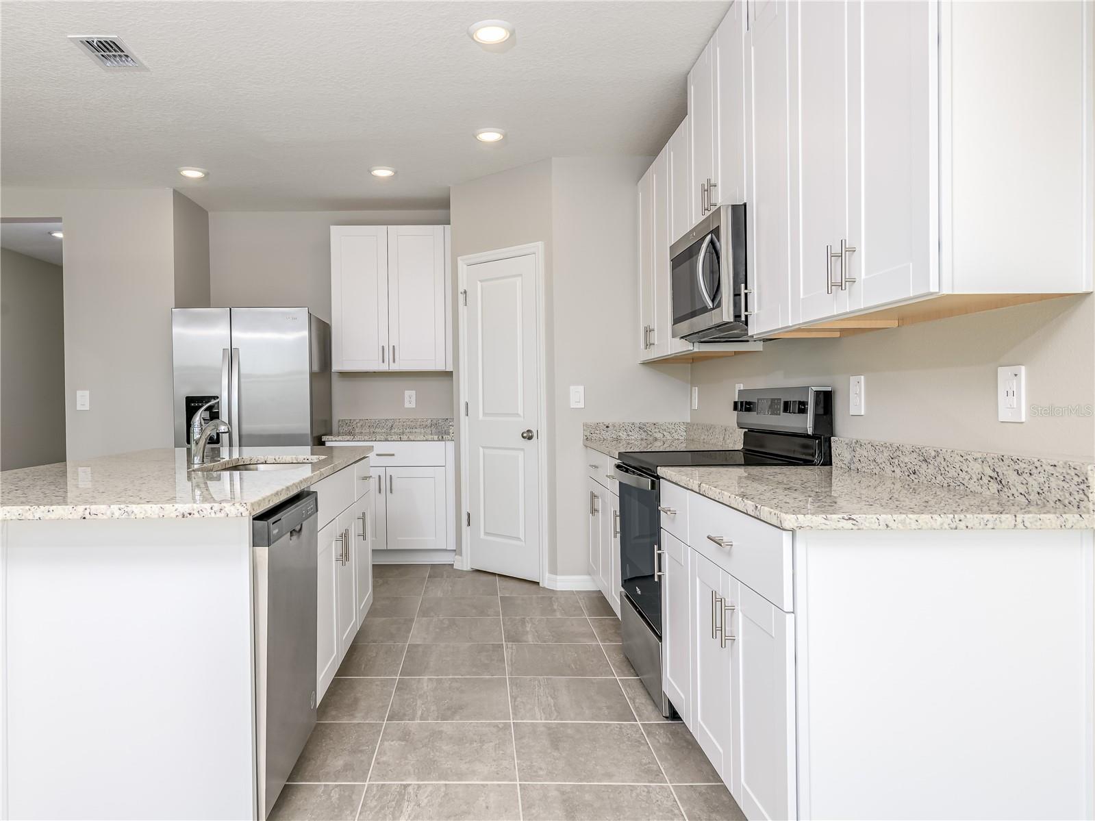 RESERVE/VAN OAKS - Residential