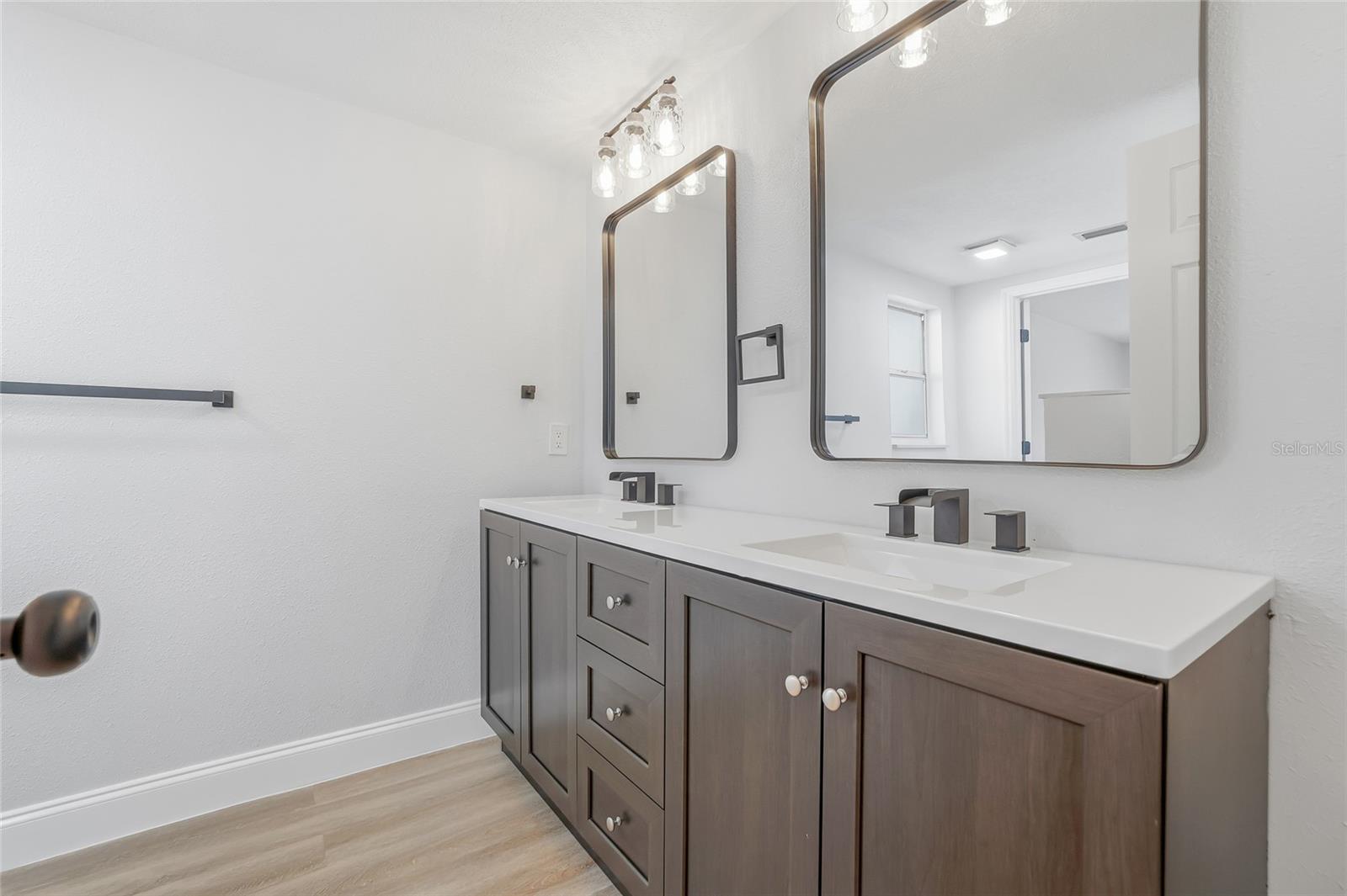 REGENCY PARK - Residential