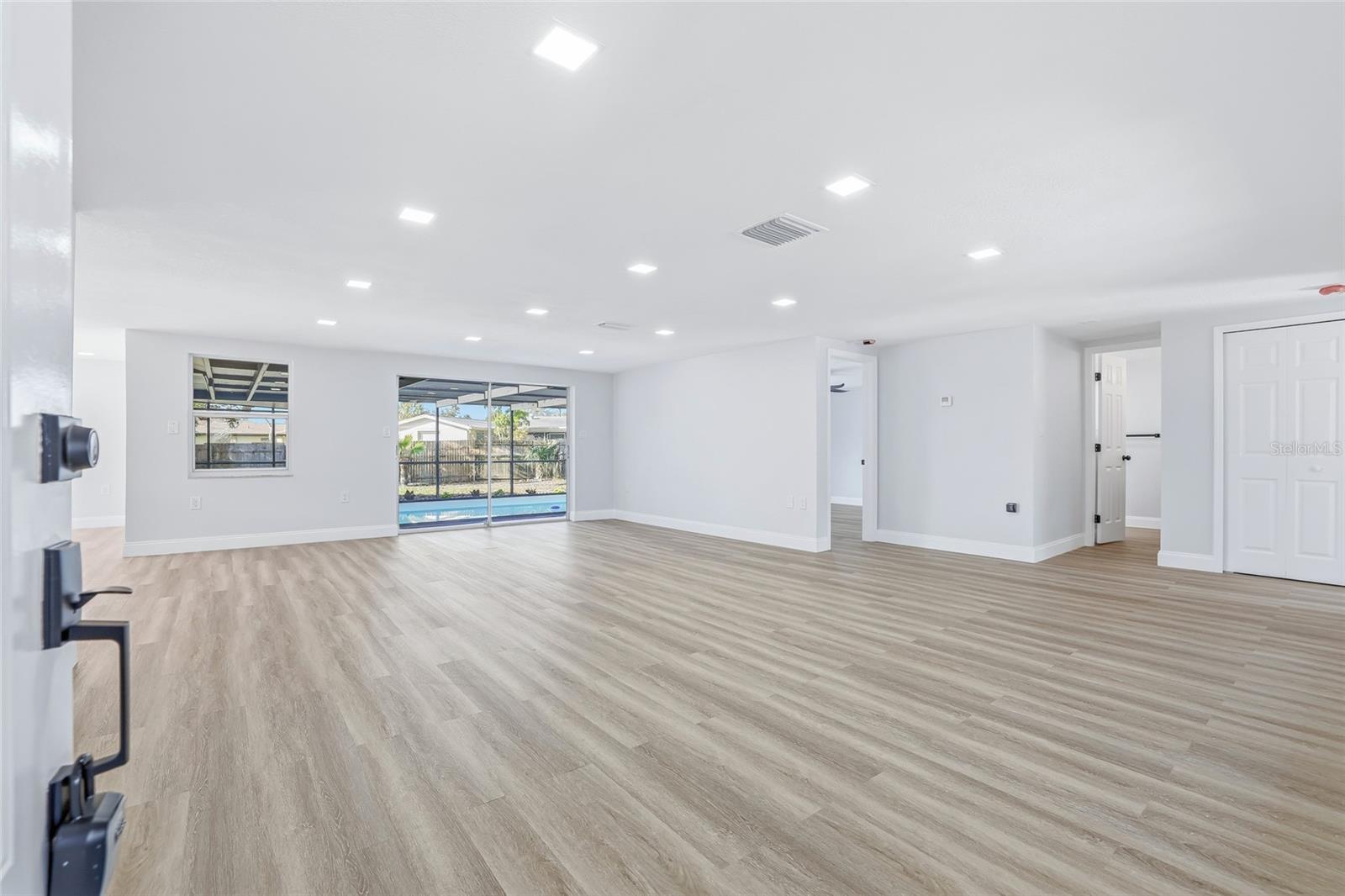 REGENCY PARK - Residential