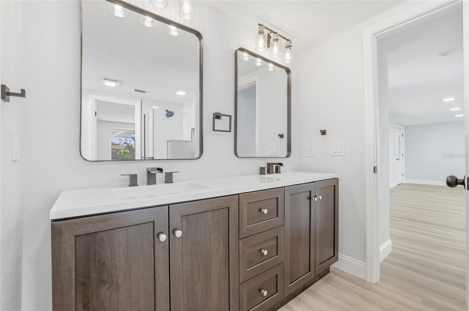 REGENCY PARK - Residential