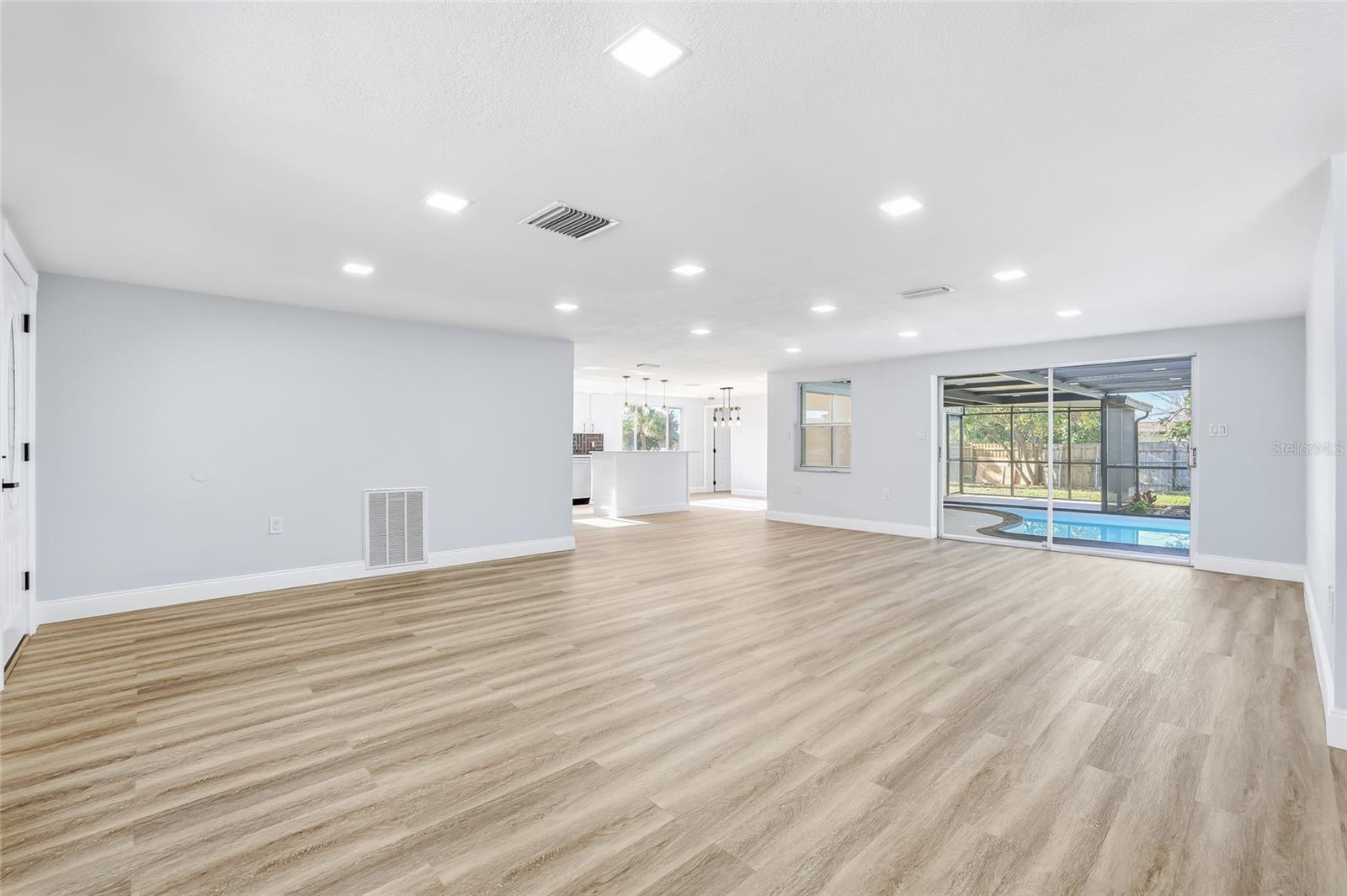 REGENCY PARK - Residential