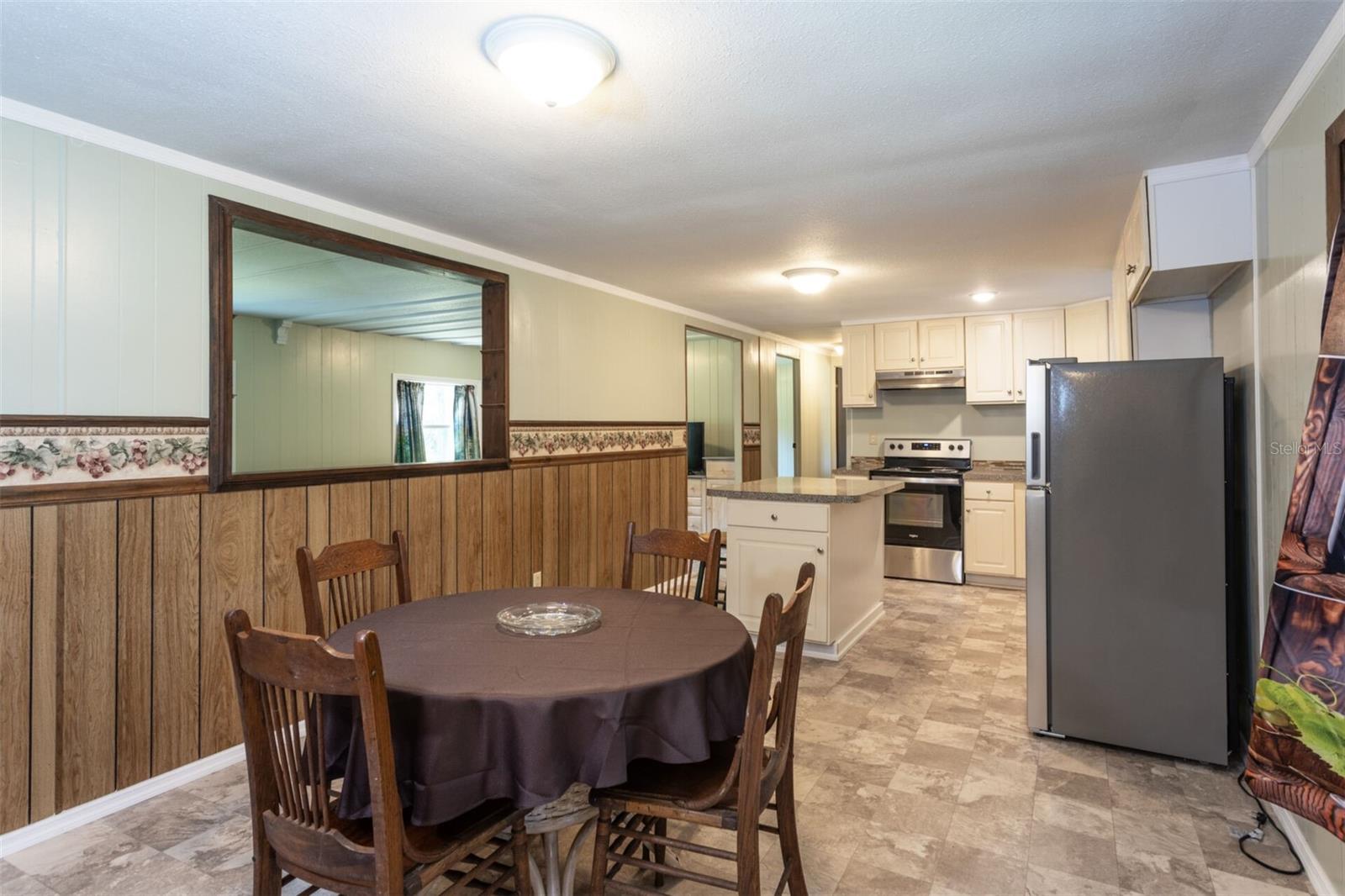 2548 SANDLEWOOD LANE