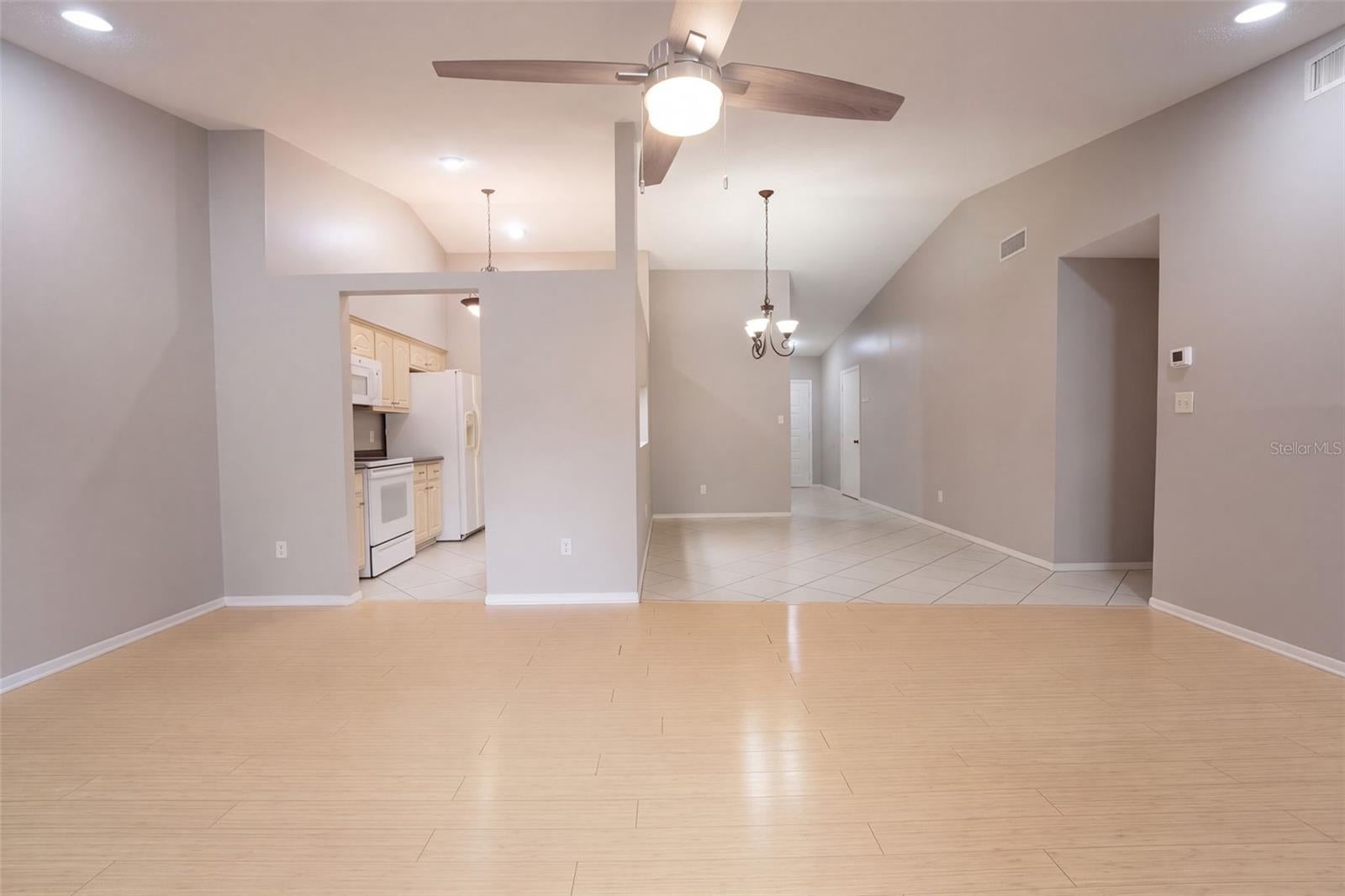 102 OAKRIDGE COURT