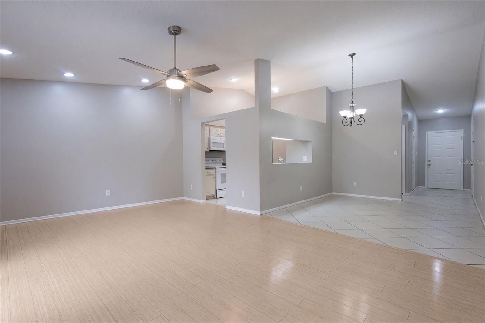 102 OAKRIDGE COURT