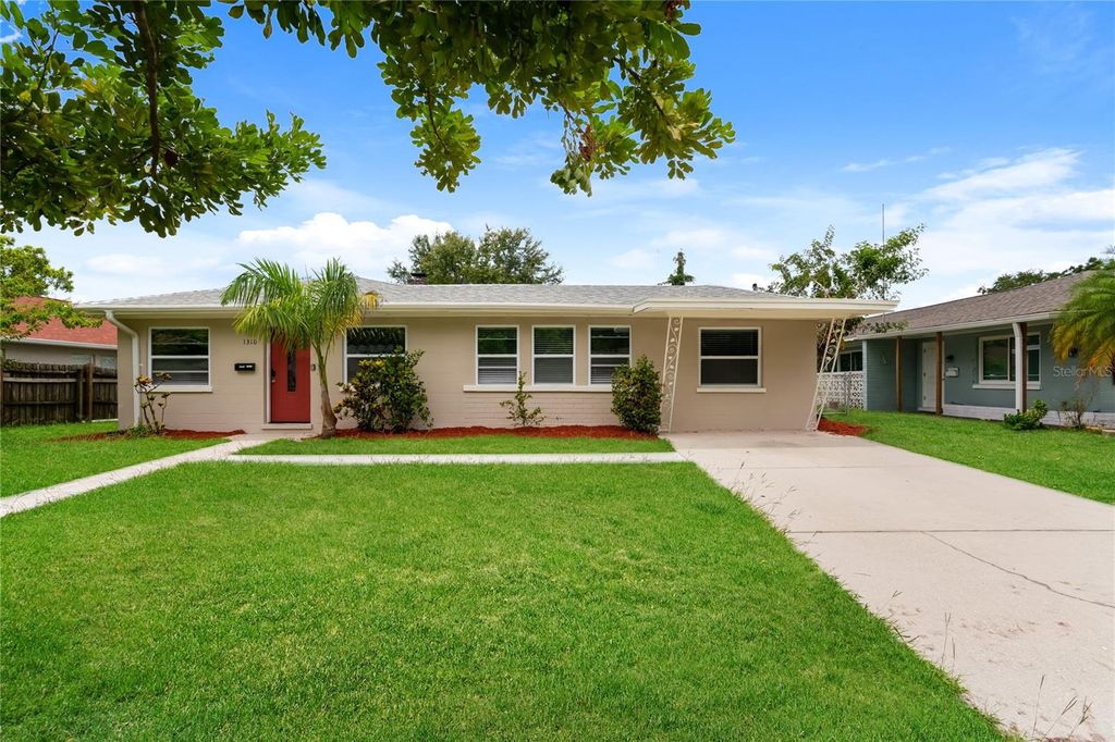 Photo of 1310 30th Street W, Bradenton, FL 34205 (MLS # O6361682)