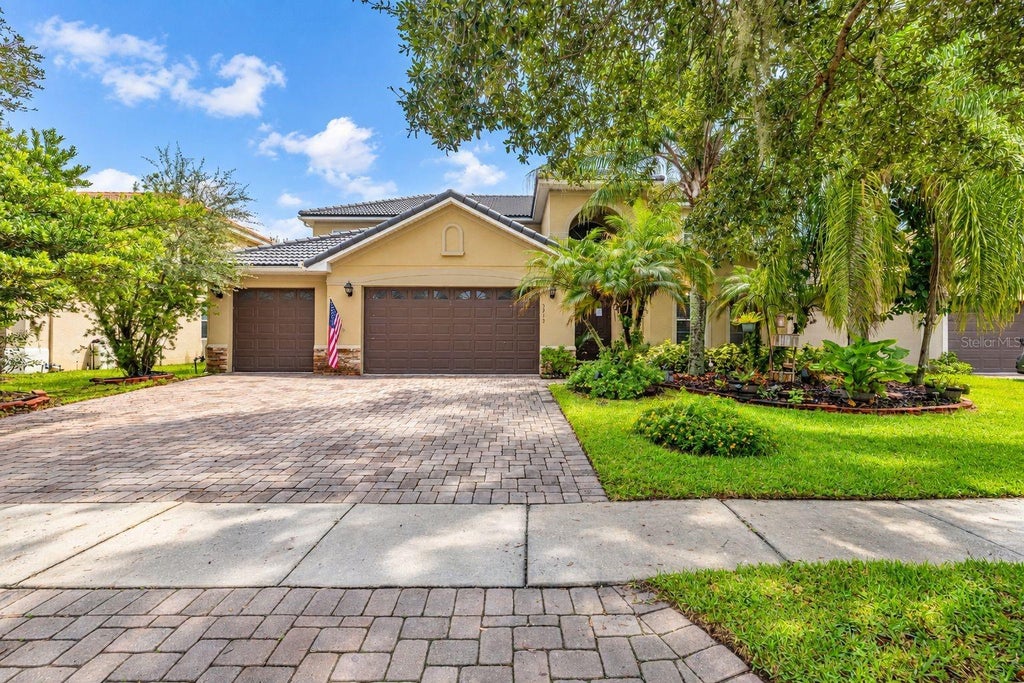 Photo of 3713 Eagle Isle Circle, Kissimmee, FL 34746 (MLS # S5158737)