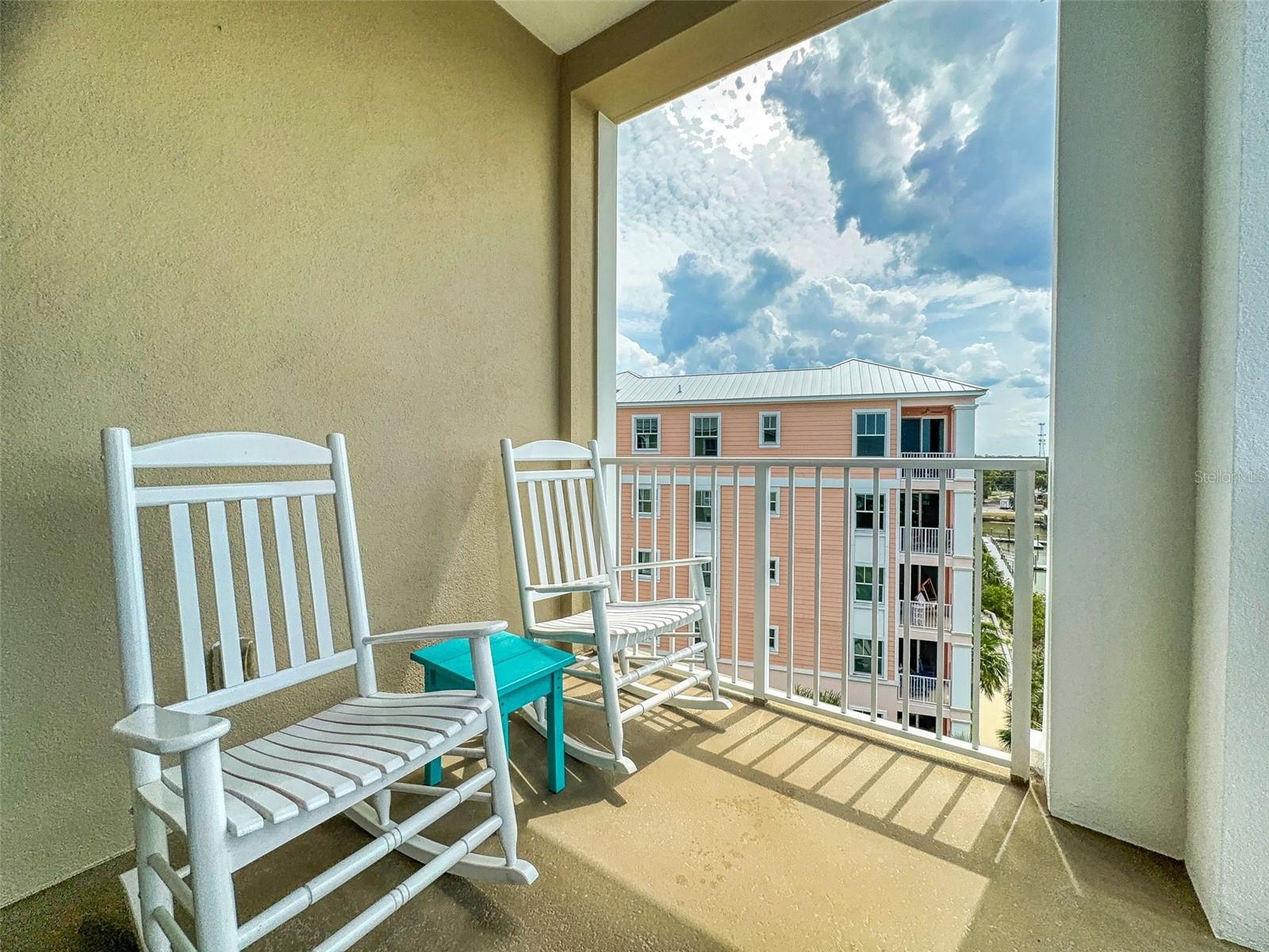 RIVERWALK - Residential