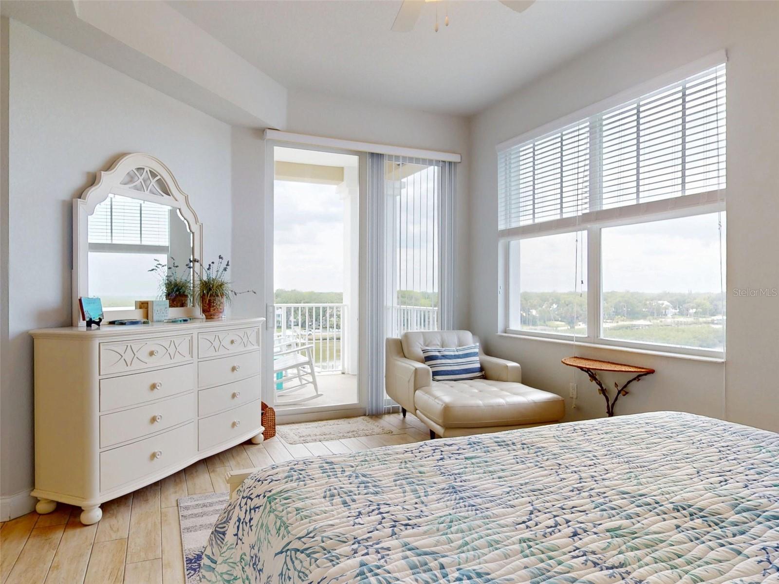 RIVERWALK - Residential
