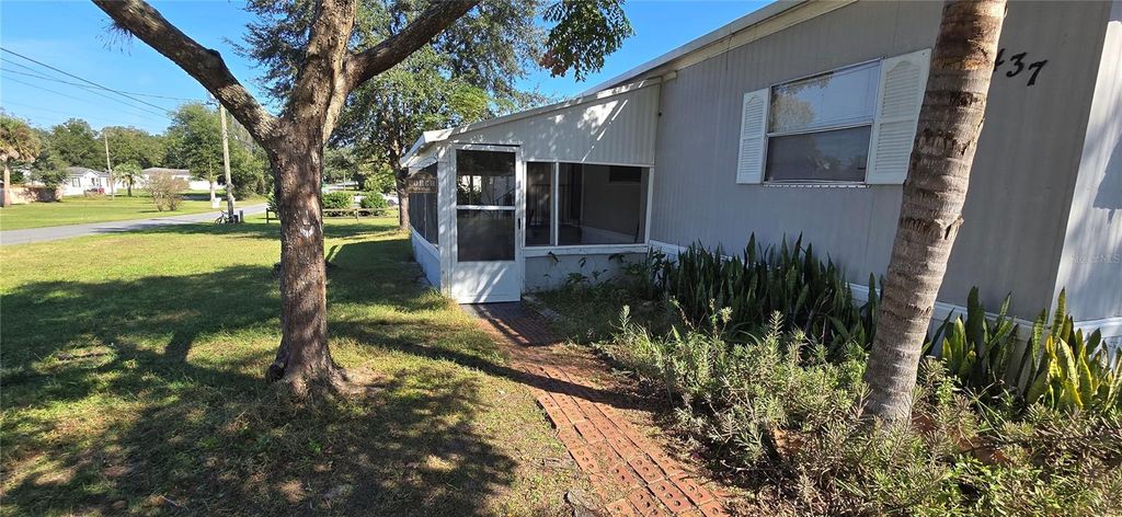 Photo of 437 Quail Street, Lady Lake, FL 32159 (MLS # G5103355)