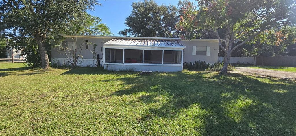 Photo of 437 Quail Street, Lady Lake, FL 32159 (MLS # G5103355)