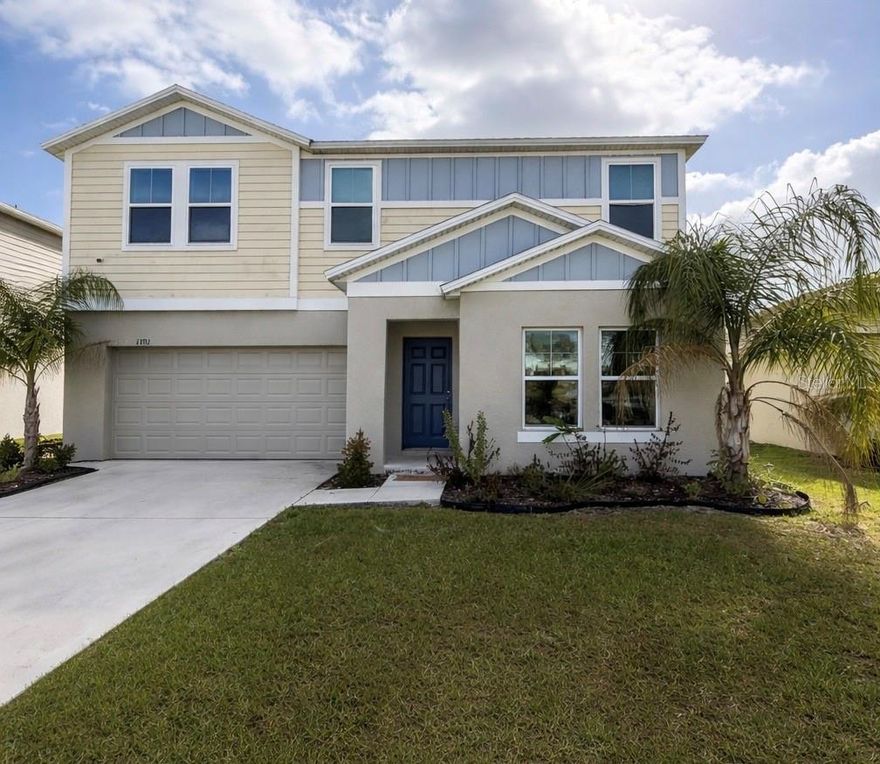 Discover this gem in the heart of Winter Haven! This spacious home with 5 bedrooms and 3 full bathrooms combines comfort and style. Imagine natural light flooding every space, a modern kitchen, and generous areas for the whole family. Plus, you’ll