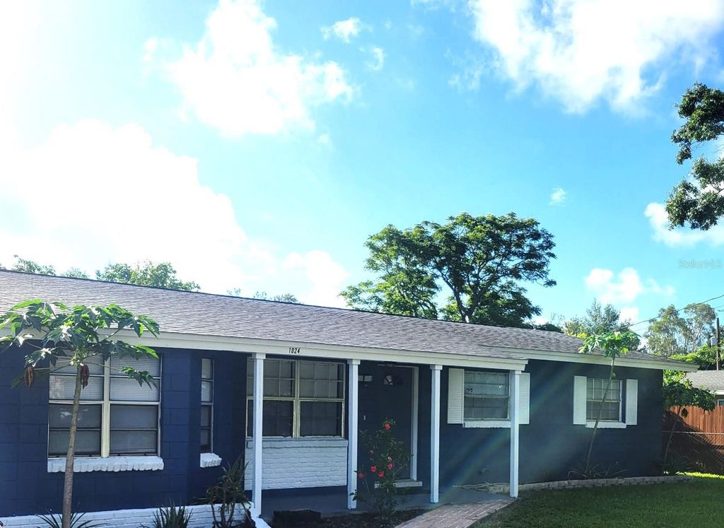 Photo of 1024 31st Street NW, Winter Haven, FL 33881 (MLS # L4951690)