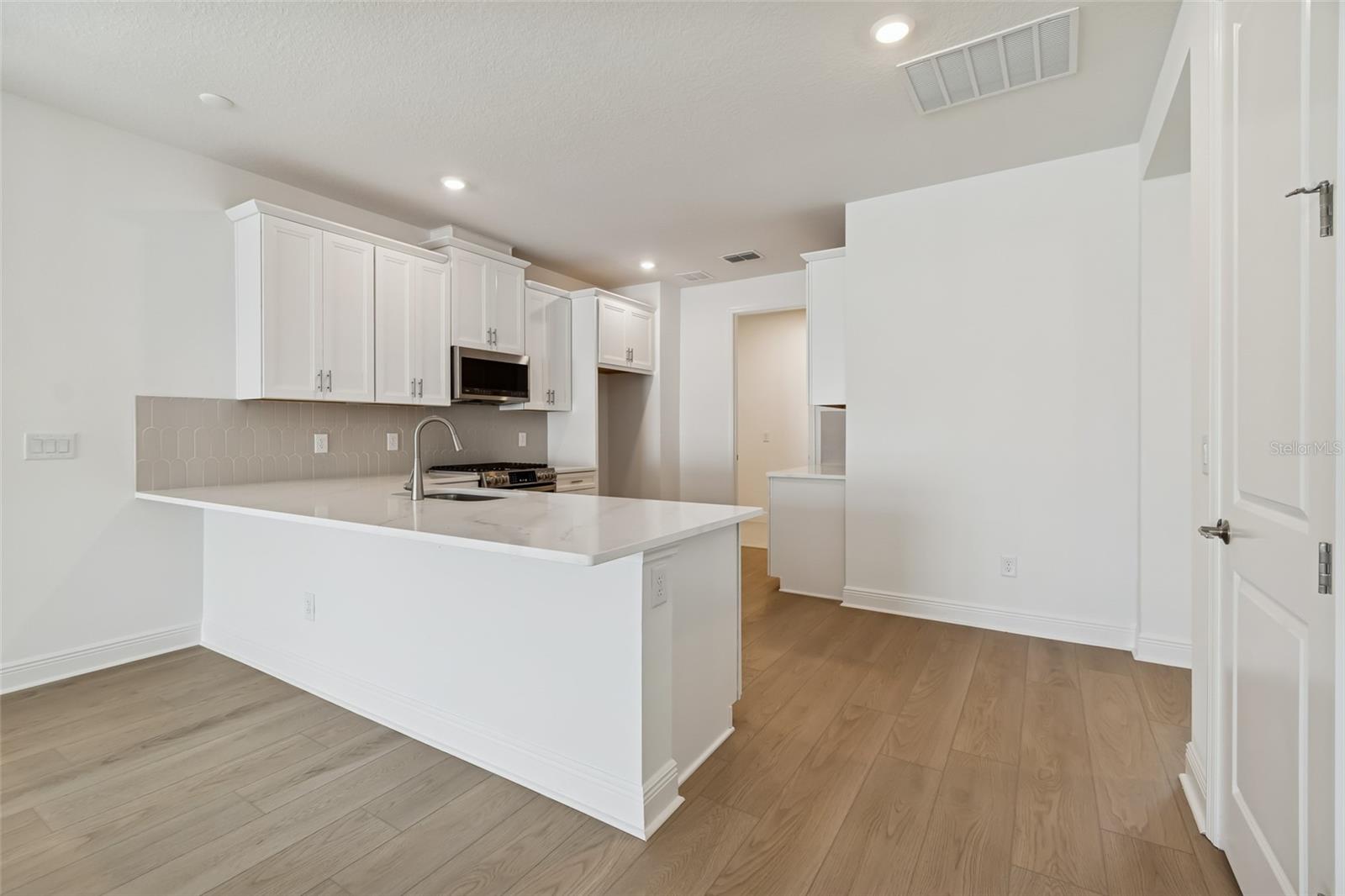 8127 NEWBERRY AVENUE