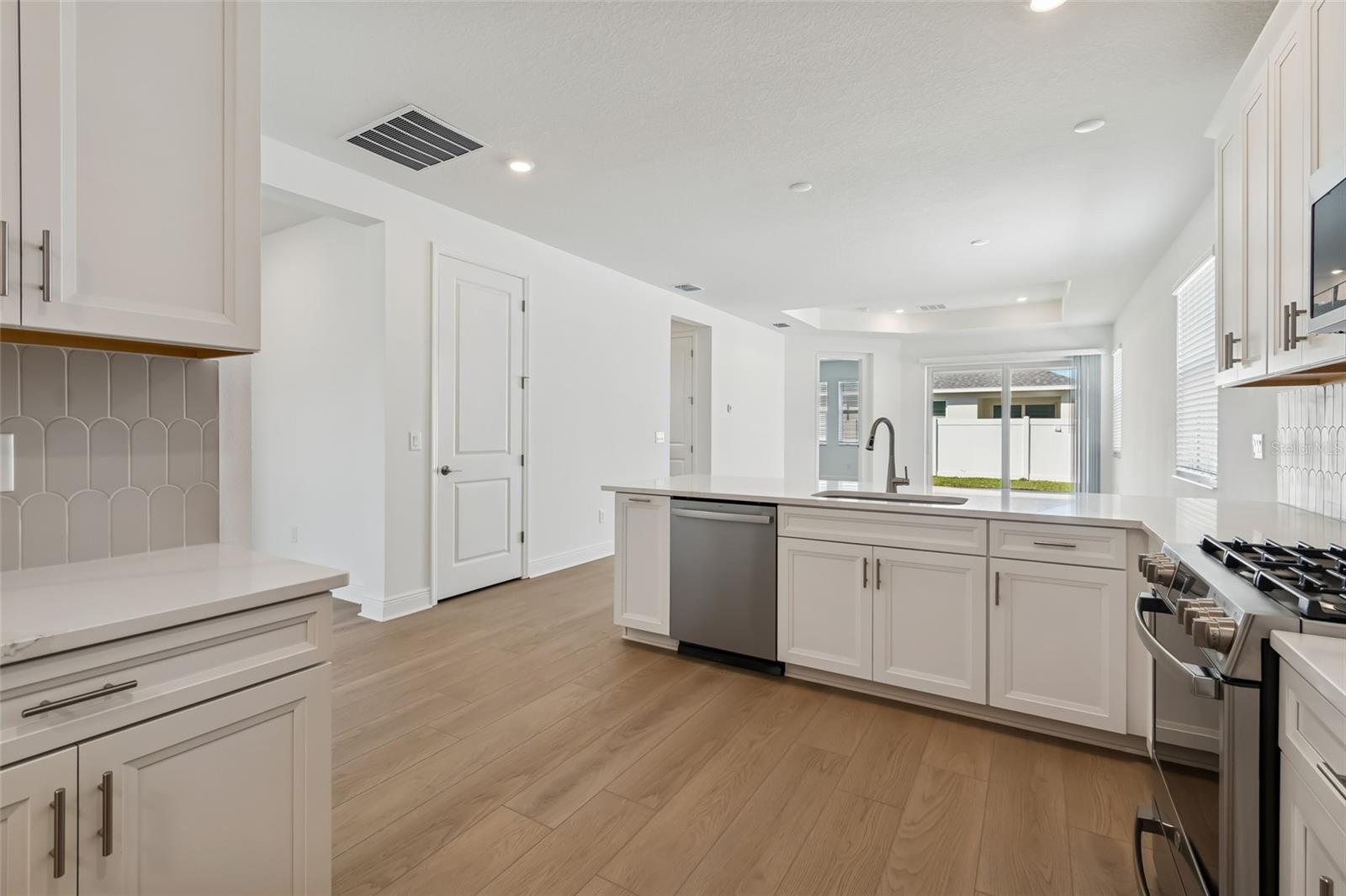 8127 NEWBERRY AVENUE