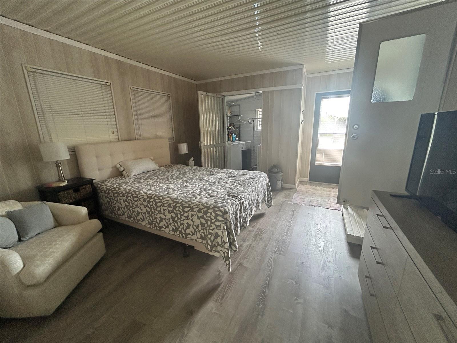 SADDLEBAG LAKE - Residential