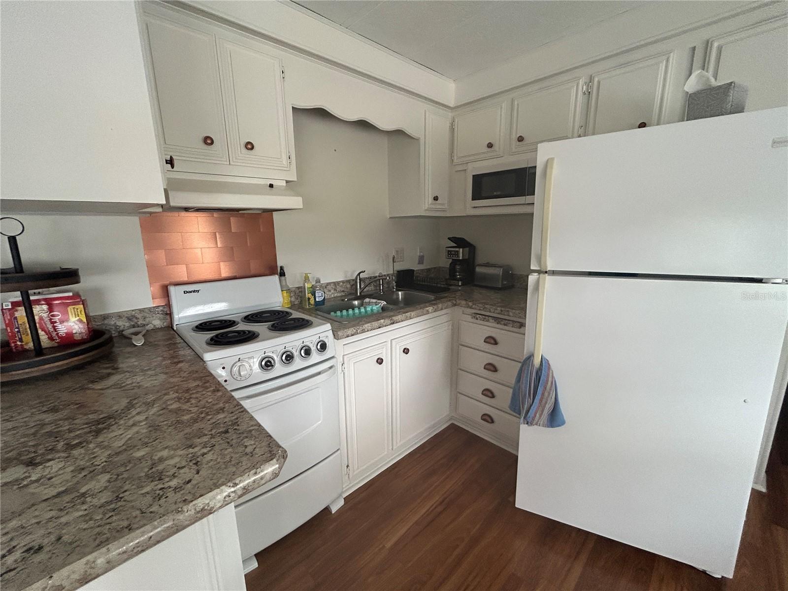 SADDLEBAG LAKE - Residential