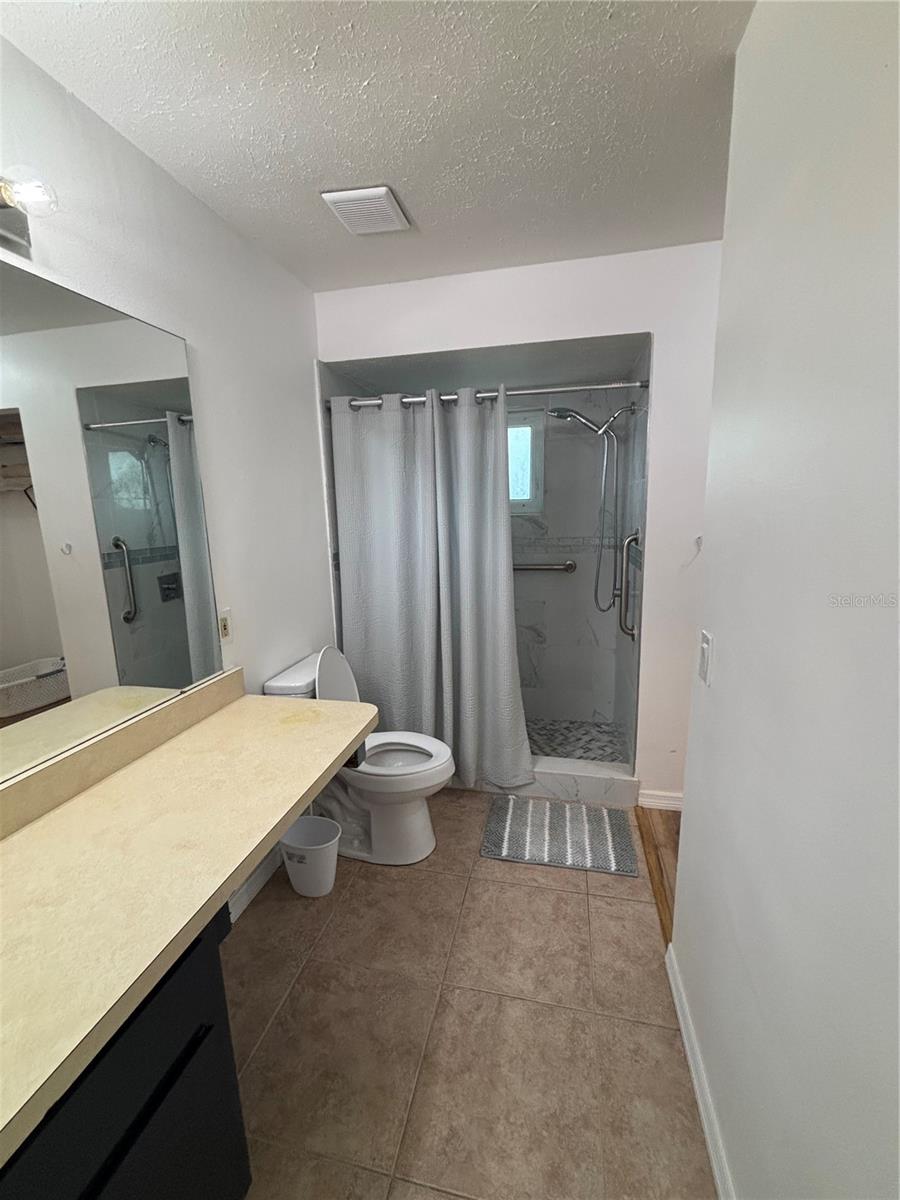 SOUTH VENICE - Residential