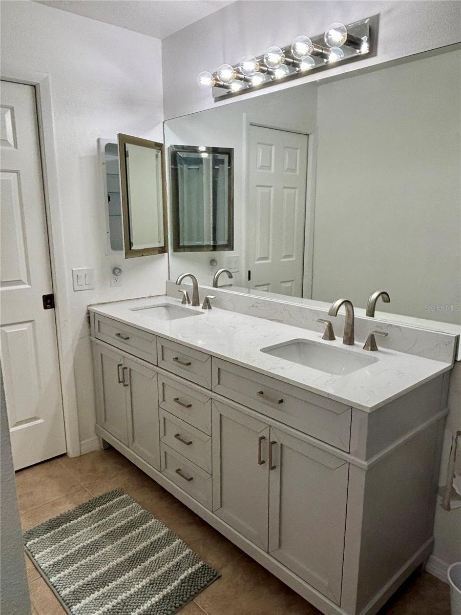 SOUTH VENICE - Residential