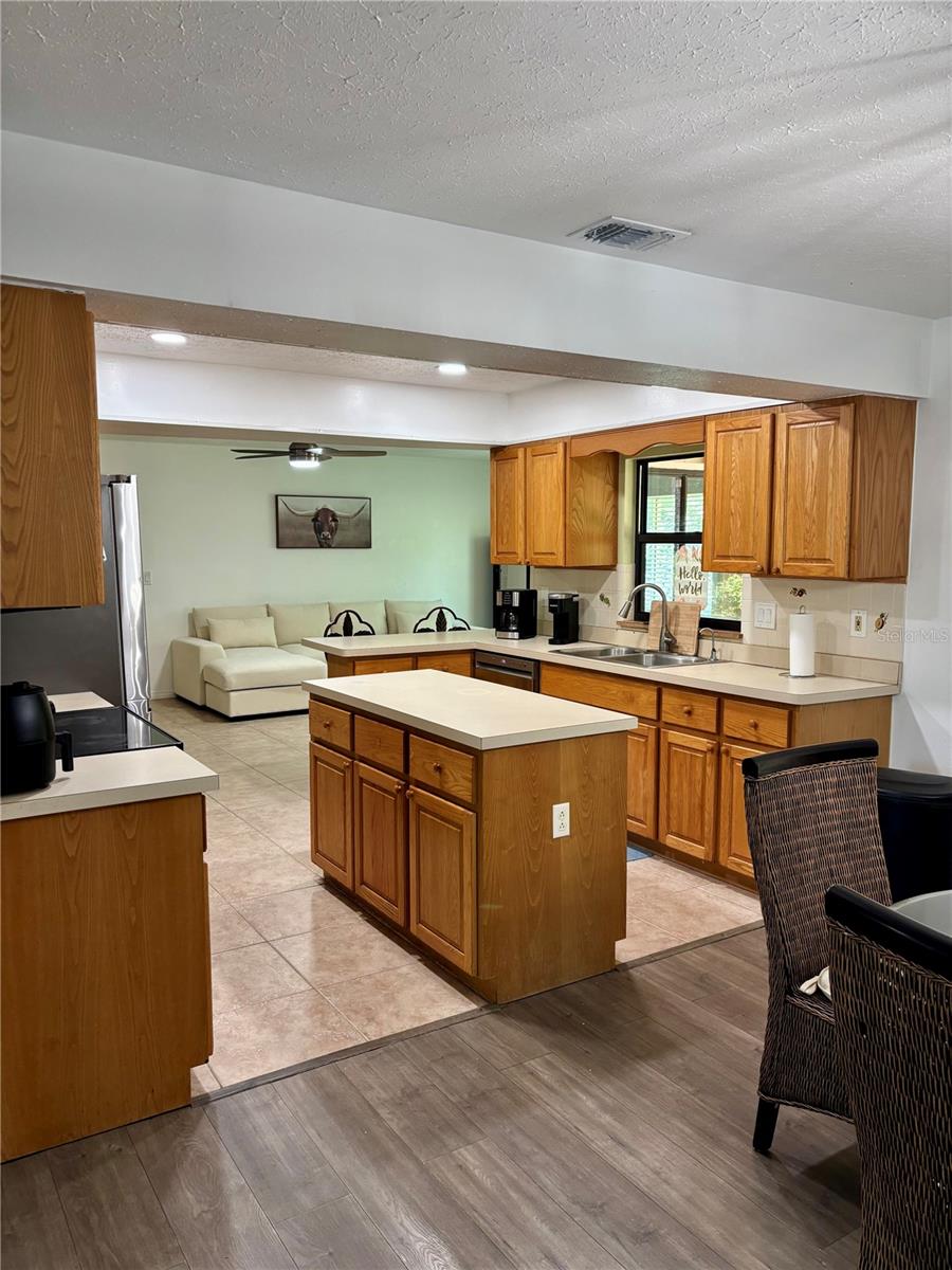 SOUTH VENICE - Residential