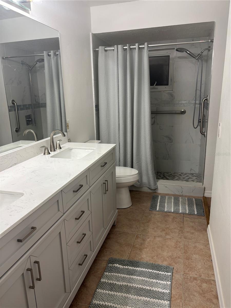 SOUTH VENICE - Residential