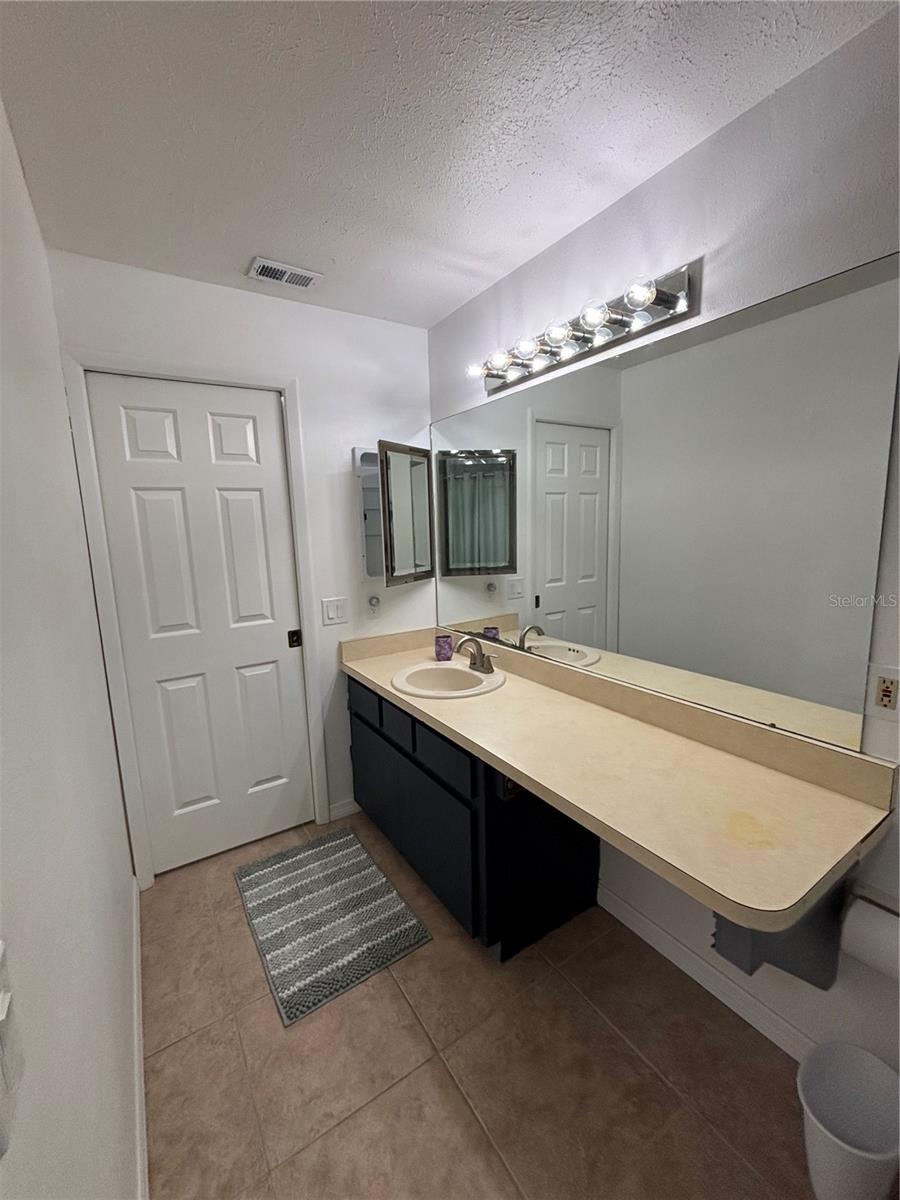 SOUTH VENICE - Residential